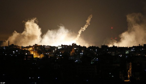 موقع امني في غزة :المقاومة ستتعامل بحسم مع كل من يخرج من منزله بعد الساعة 11 ليلاً دون وجود ضرورة