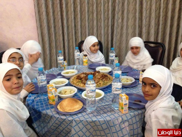 لجنة زكاة نابلس المركزية تقيم إفطارات لـ 970 طالباً من مراكز تحفيظ القرآن الكريم التابعة لها