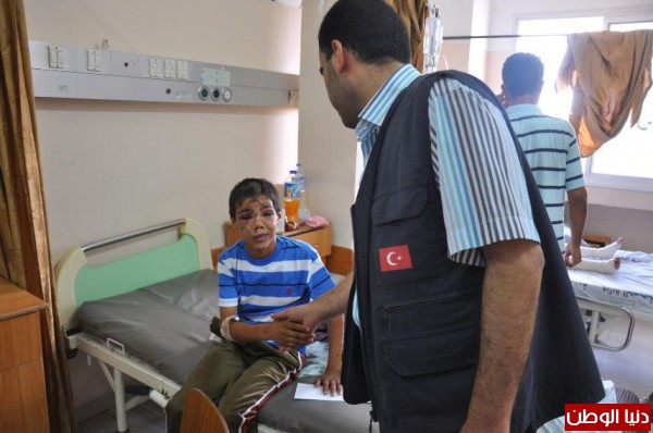 ياردم الي التركية توزع مساعدات نقدية على جرحى الحرب وعوائل الشهداء في غزة