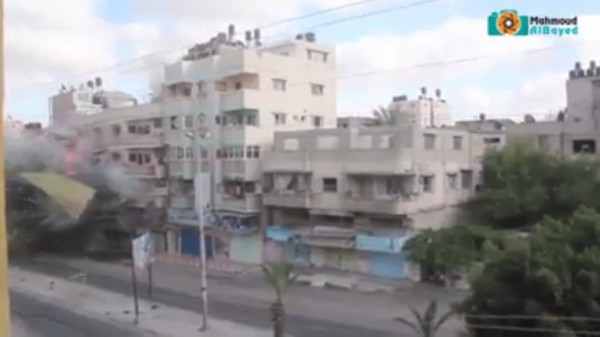 شاهد لحظة قصف الاحتلال لمنزل في حي الصبرة وتدميره بالكامل..فيديو