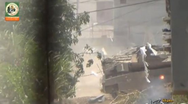 بالفيديو: كتائب القسام تستهدف دبابة إسرائيلية من نوع ميركافا شمال بيت حانون بقذيفة RPG29