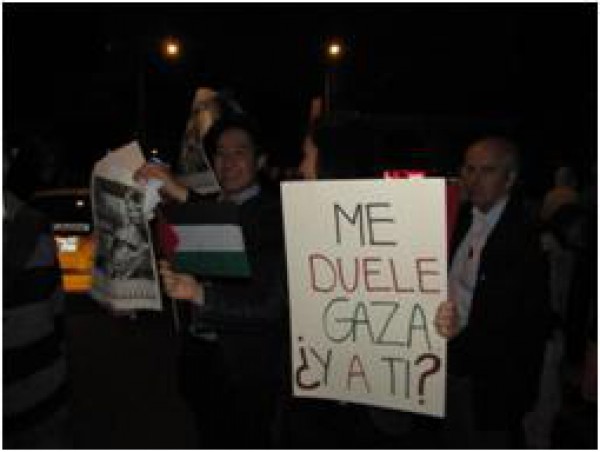 وقفة تضامنية مع الشعب الفلسطيني امام مقر البعثة الخاصة لدولة فلسطين في كولومبيا