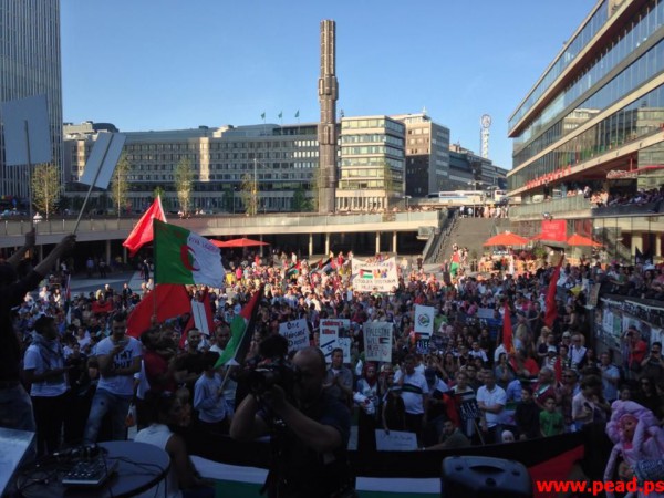 السويد : مظاهرة حاشدة وسط العاصمة ستوكهولم تنديدا بالعدوان الإسرائيلي وجمع تبرعات للقطاع الصحي