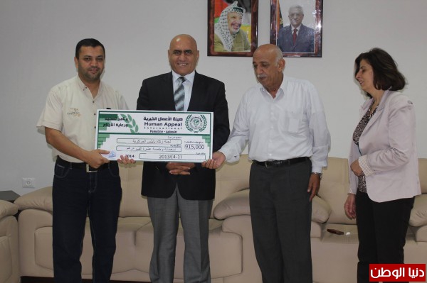 لجنة زكاة نابلس المركزية تباشر بصرف مبلغ دينار أردني لصالح أيتام هيئة الأعمال الخيرية الإماراتية