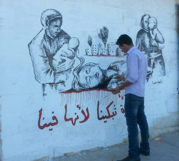الفنان الشولي ينهي عمل"جدارية غزة"