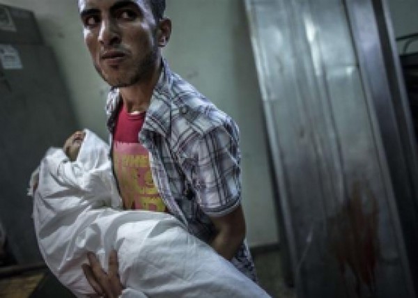 غزة: الفلسطينيون لا يجدون أماكن لدفن الشهداء والجثث تتكدس في ثلاجات الموتى