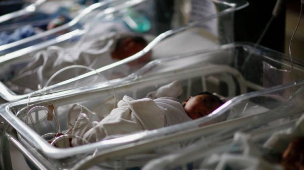 بريطانيا قد تشهد ولادة أول طفل "ثلاثي المنشأ !