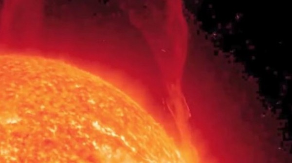 بالفيديو : نجاة كوكب الأرض من أعنف عاصفة شمسية مدمرة
