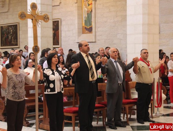 كنيسة المهد تجري قداس وصلاة سلام بكنيسة المهد لاحلال السلام على غزة ورفع الظلم عنها
