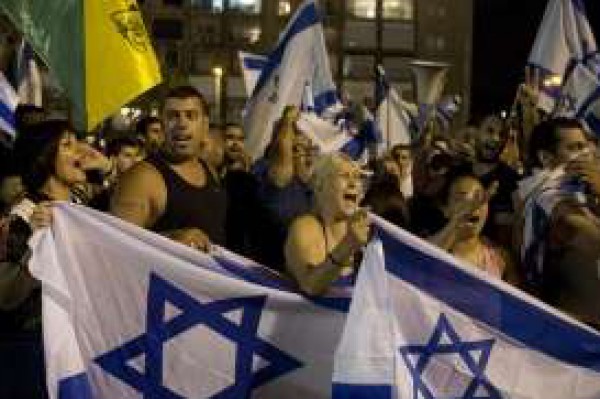 مظاهرة اسرائيلية كبرى في تل ابيب ضد الحرب على غزة تعتذر لقتلى الجيش : سامحونا