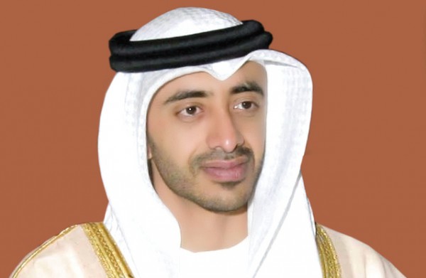 عبدالله بن زايد وزير الخارجية الاماراتي يتلقي رسالة من اسماعيل هنية