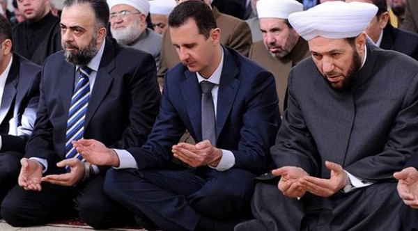 الأسد يشارك بصلاة الفطر في جامع وسط دمشق