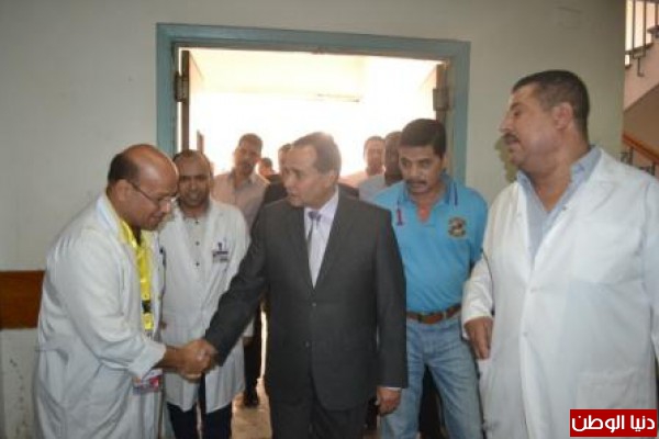 محافظ الاسماعيلية فى زيارة للمستشفى العام لتقديم التهنئة للمرضى بمناسبة عيد الفطر المبارك