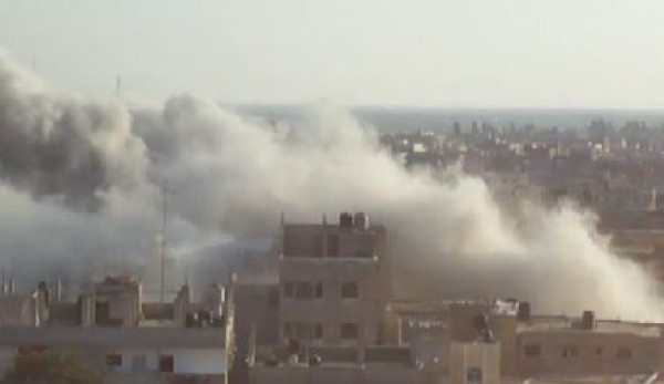 فيديو: قصف الطيران الحربي منزل يعود لآل قشطة في رفح جنوب قطاع غزة