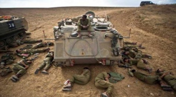 غضب وسط الجنود على جبهة غزة.. "لا تعليمات أو تحصينات ونصلي حتى لا نصاب"