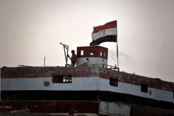 في تصعيد خطير.. مقتل 6 جنود مصريين واصابة 12 آخرين بقصف إسرائيلي .. مصر تنفي