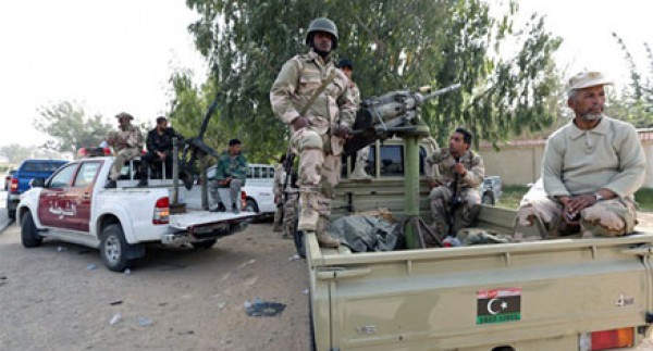 حفتر يصف إنسحاب الجيش من بعض الأماكن في بنغازي بـ«التكتيك»