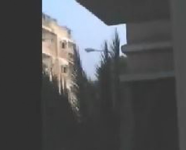 شاهد بالفيديو: قصف منزل لعائلة طه بحي النصر في ‫غزة‬