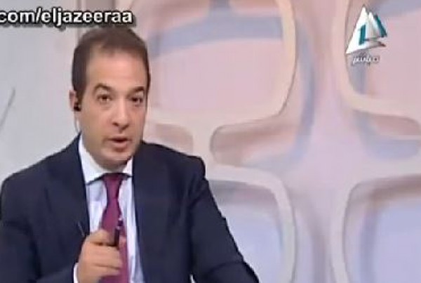 من جديد الإعلام المصري يدافع عن الاحتلال .. مذيع التليفزيون المصرى: حماس ارتكبت جرائم حرب فى غزة
