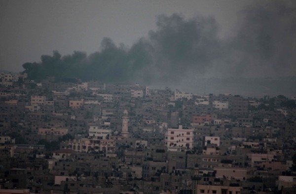 زنة طن.. محلل إسرائيلي:12 عبوة استخدمت ضد الجيش بتفجير منزل بخانيونس