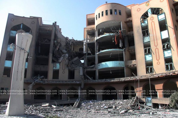 بالصور: تدمير مبنى الإدارة في الجامعة الإسلامية بعد استهدافه فجر اليوم