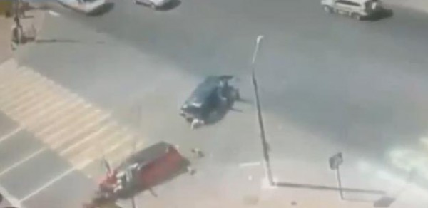 بالفيديو.. نجاة توأم من الموت على يد والدتهما