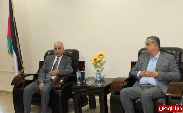 محافظ سلفيت يطلع وزير الحكم المحلي على اوضاع المحافظة