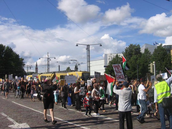 صور: مظاهرة تضامنية مع غزة في العاصمة الفنلندية هلسنكي