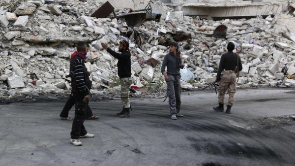 الجيش الحر يتهم "النصرة" بإخلاء مواقع للنظام في سوريا