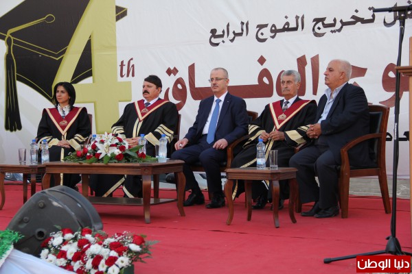 تحت رعاية دولة رئيس الوزراء  كلية فلسطين الأهلية الجامعية تحتفل بتخريج الفوج الرابع من طلبتها