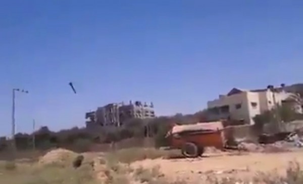 فيديو لحظة سقوط صاروخ حربي اسرائيلي على منزل في قطاع غزة