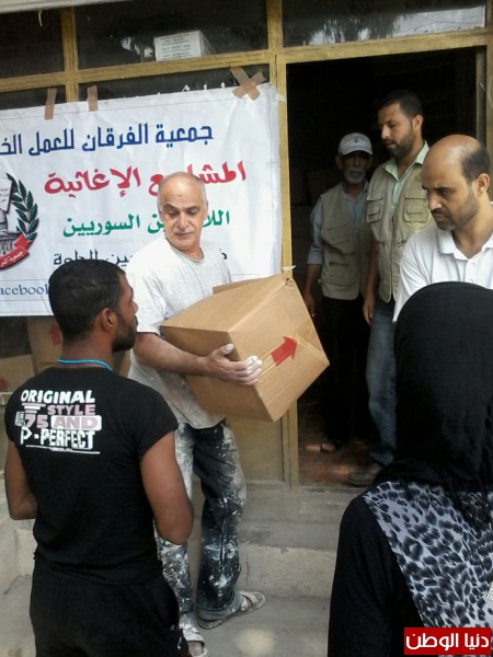 الفرقان توزع طرود غذائية على عدد من النازحين والمحتاجين في مخيم عين الحلوة