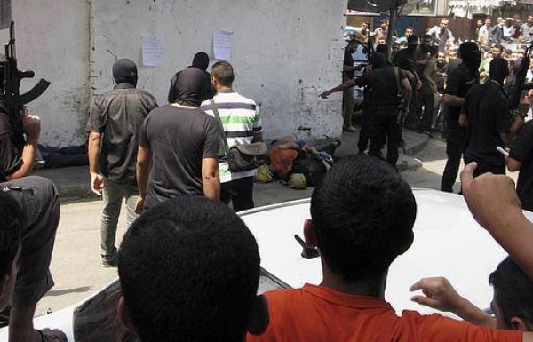 ميدانيا .. اعدام 7 عملاء جدد "بعد صلاة الجمعة" قرب مسجد العمري بغزة ليصل العدد الى 21 خلال 48 ساعة