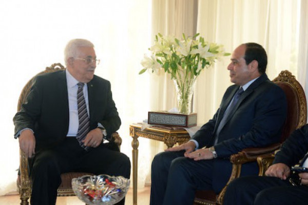 بعد لقائه مع مشعل وامير قطر للمرة الثانية: الرئيس أبو مازن يصل القاهرة وقمة مصرية-فلسطينية غدا السبت