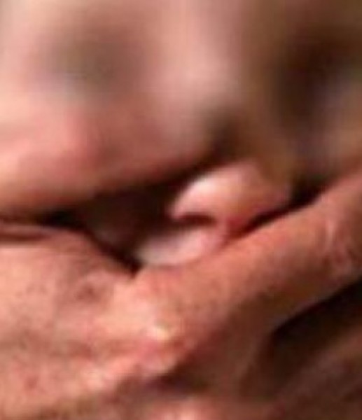 في مصر: 5 عاطلين خطفوا امرأة واغتصبوها بالتناوب
