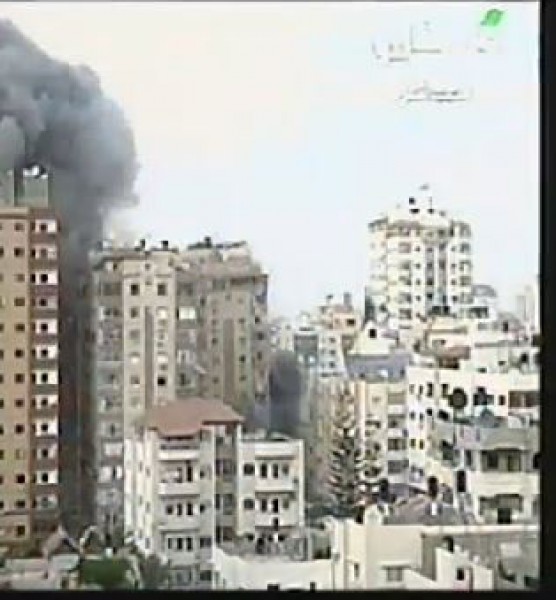 محدّث بعدة فيديوهات جديدة لتدمير 14 طابقا من برج الظافر في مدينة غزة