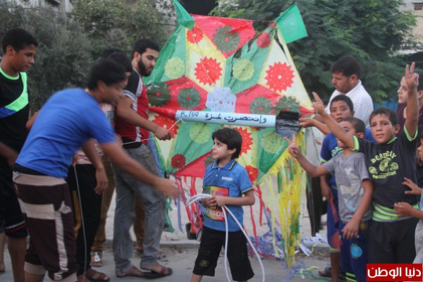 احتفال اطفال غزة بالانتصار
