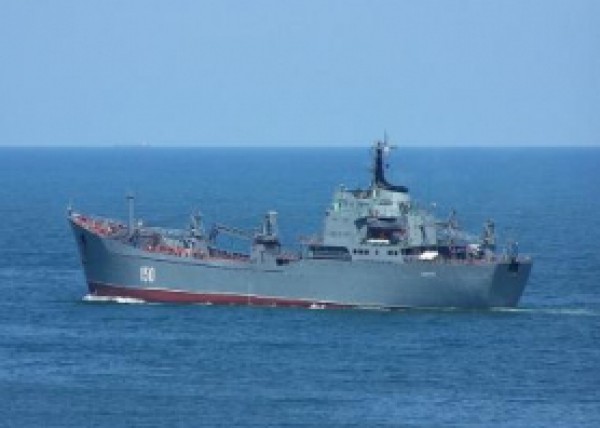 سفينة تابعة للبحرية الأمريكية تطلق النار على قارب صيد إيراني في الخليج