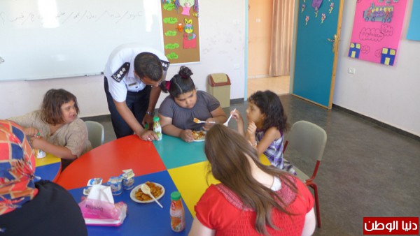 أريحا: الشرطة تنظم يوم ثقافي تعليمي وجبات طعام للمركز المجتمعي