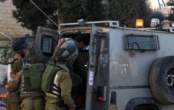 الاحتلال يعتقل 13 فلسطينيًا بالضفة والقدس