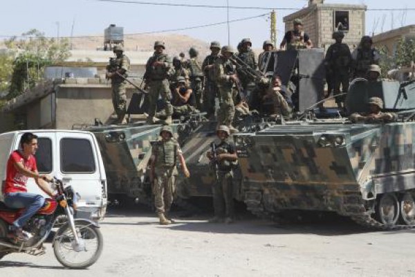 مقتل جندي لبناني واصابة 3 في اشتباك بين الجيش ومسلحين قرب حدود سوريا