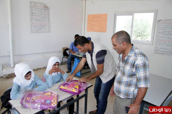 مركز معا يغيث آلاف العائلات  في قطاع غزة ويزود  أهالي الأغوار بكل لوازم بداية السنة الدراسية