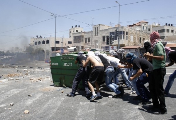 إصابة 3 عناصر من شرطة الاحتلال بالقدس