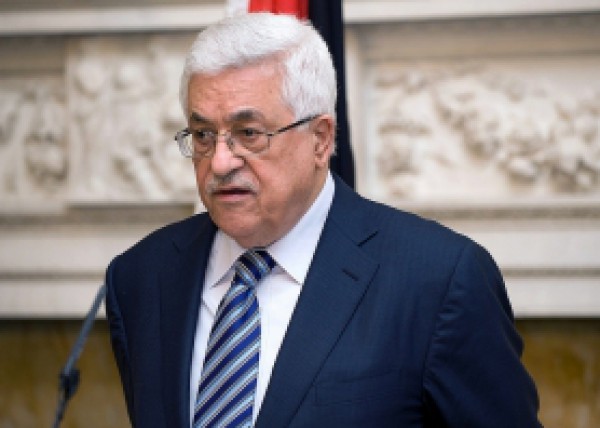 الرئيس عباس يبحث إعادة إعمار غزة مع أمير قطر