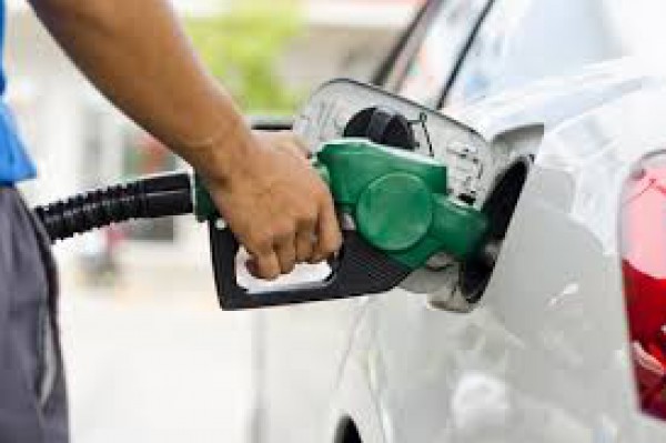يديعوت: انخفاض سعر البنزين بـ "أغورة " واحدة  منتصف الليلة القادمة
