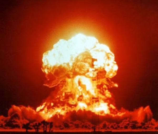 صور من تجارب إنفجار القنبلة النووية