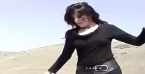سطرت"ملحمة" في الرقص الفارسي .. فيديو راقص لفتاة إيرانية يغزو الشبكات الاجتماعية