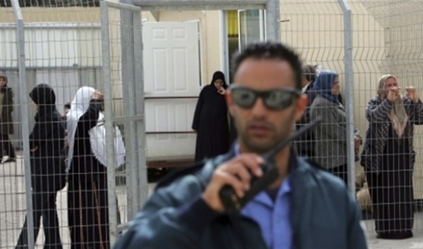 إسرائيل تعلن حالة التأهل القصوى بهشارون بعد ورود معلومات عن تسلل استشهادي