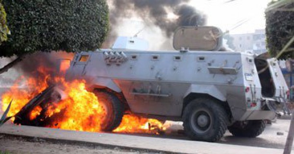 مقتل 11 جندي مصري في انفجار مدرعة بعبوة ناسفة برفح
