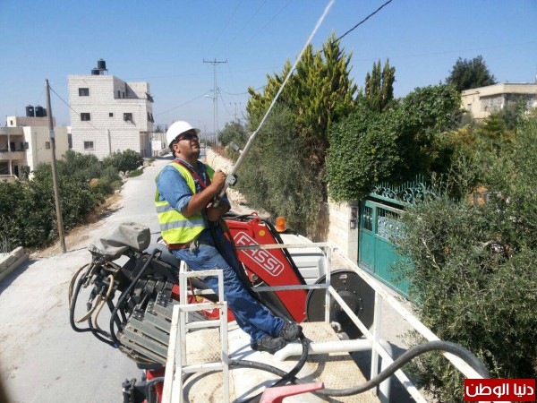 كهرباء القدس تركب محولين جديدين في ضاحية البريد والبيرة